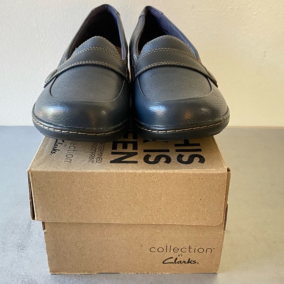BRAND NEW CLARK LOAFERS COLOR NAVY - SIZE 9W - Picture 3 of 6